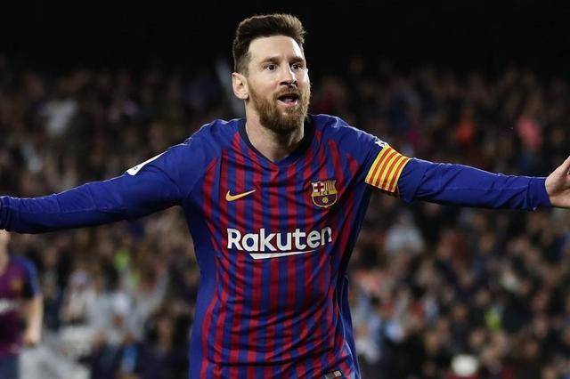 爱游戏-梅西重返赛场，战术调整首场状态出色，拜仁观众沸腾！-爱游戏