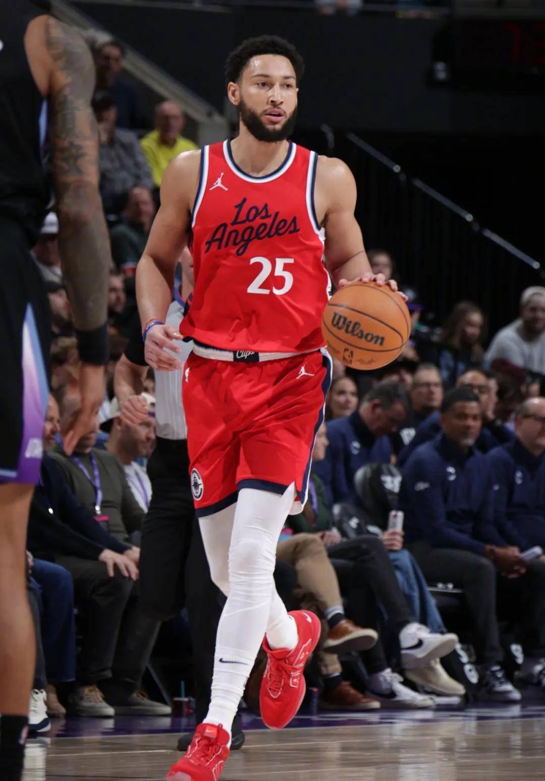 爱游戏娱乐-转会期NBA常规赛传出新动向；克里夫兰骑士止住颓势；管理层表态：目标明确；数据趋势出现新变化的简单介绍-爱游戏娱乐