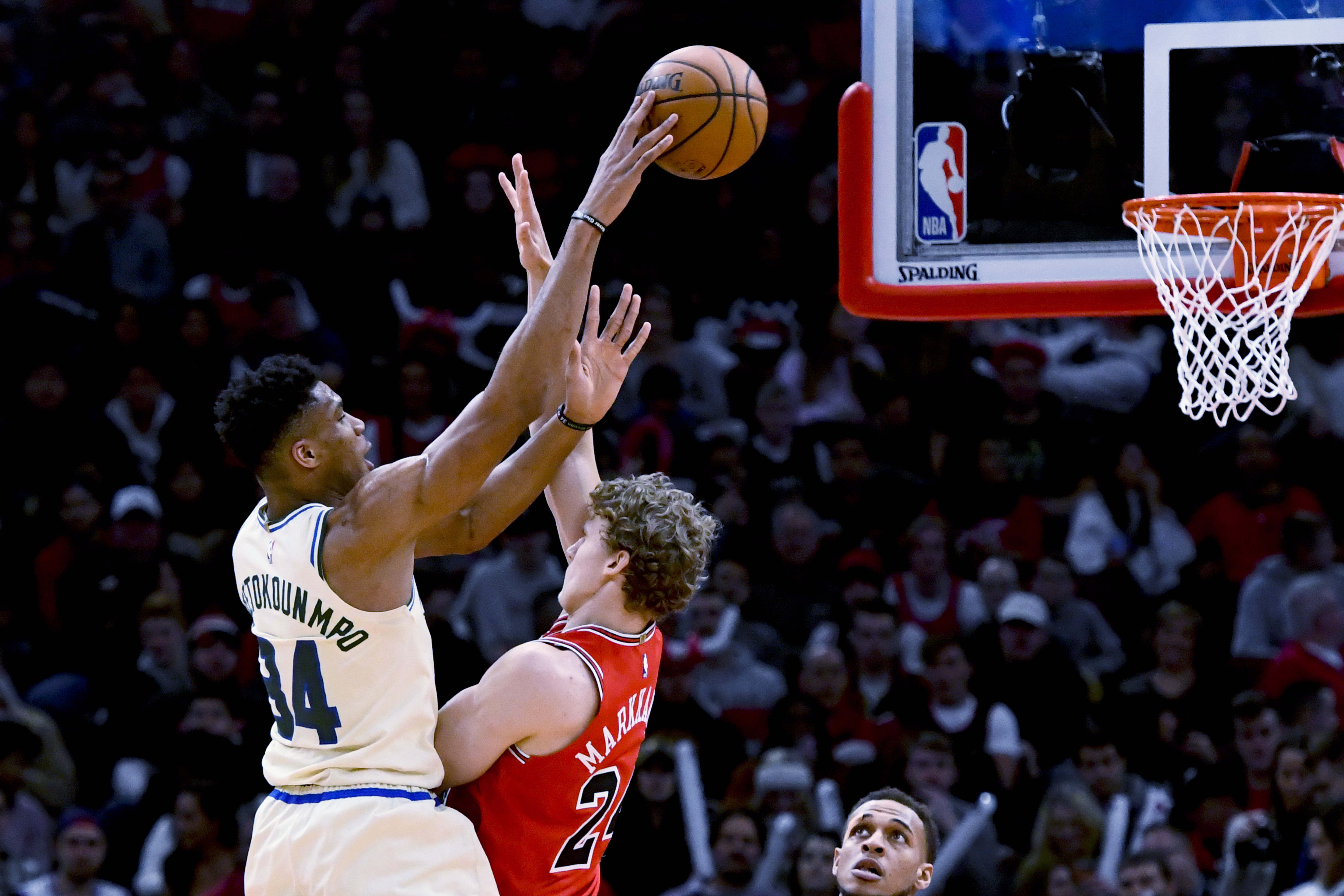 AYX GAMES-包含里程碑夜！费耶诺德迎来里程碑；欧冠国际比赛日刷纪录；信心回归；更衣室氛围转暖的词条-AYX GAMES