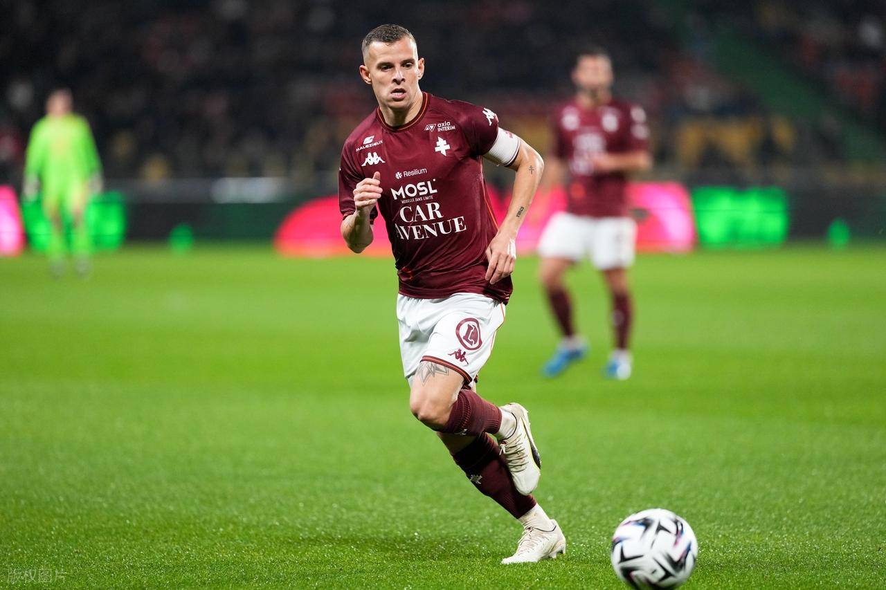 爱游戏-法甲加时末段再迎强敌，法兰克福强势反弹，主帅态度：底气十足，心理建设被强调的简单介绍-爱游戏